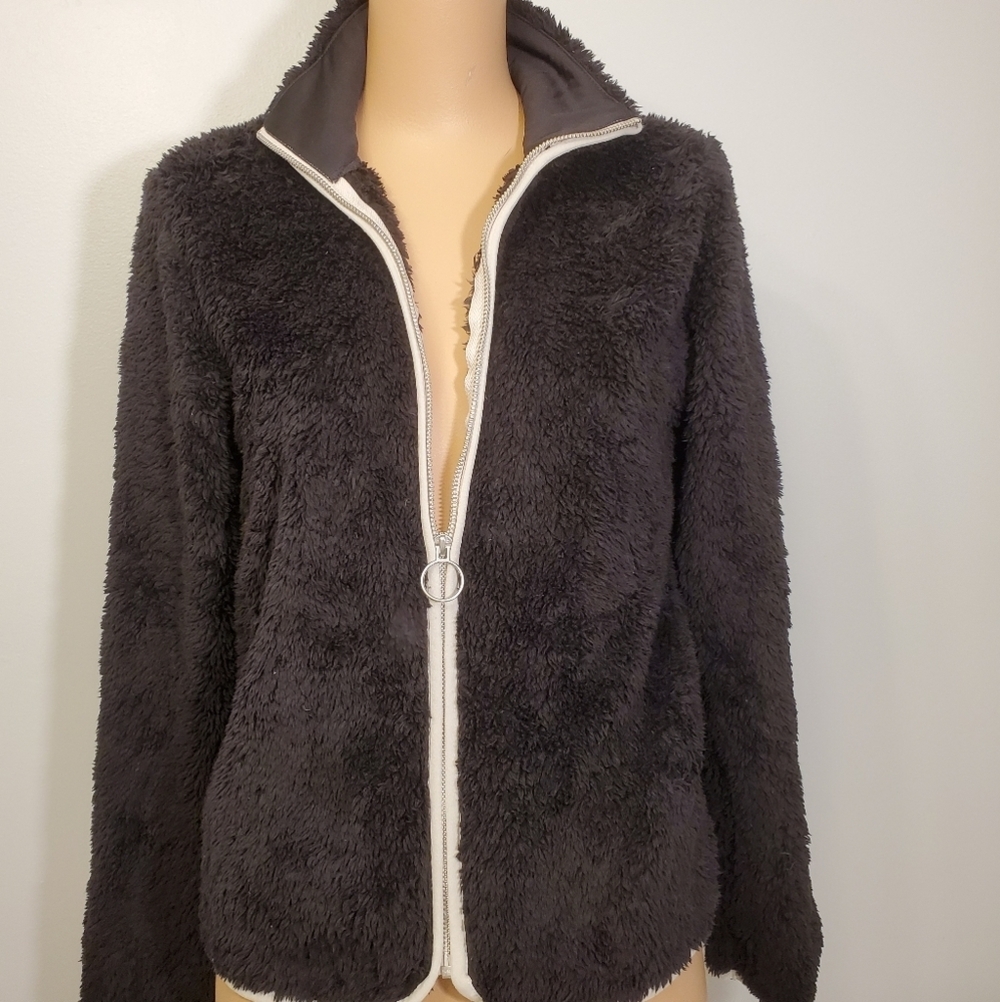 🔥Host Pick🔥 DIVIDED H&M Fuzzy Zip Up Jacket - Picture 3 of 5